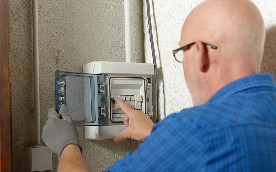 besoin d'un électricien Les Ulis